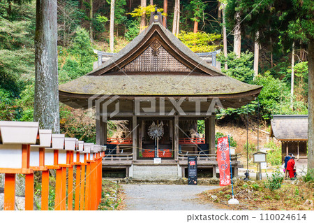 Hiyoshi Taisha Sessha Hakusan Hime Shrine Worship Hall in Sakamoto, Otsu City, Shiga Prefecture (Important Cultural Property) Hiyoshi Taisha Sessha Hakusan Hime Shrine Worship Hall in Sakamoto, Otsu City, Shiga Prefecture (Important Cultural Property) 110024614