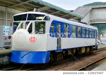 Railway hobby train (JR Shikoku Kiha 32 type diesel train) Railway hobby train (JR Shikoku Kiha 32 type diesel train) 110025987