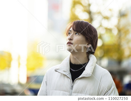 住在東京的年輕人 110027250