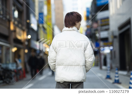 住在東京的年輕人 110027279