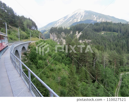 瑞士雷蒂亞鐵路阿爾布拉線最大亮點蘭德瓦塞爾大橋 瑞士雷蒂亞鐵路阿爾布拉線最大亮點蘭德瓦塞爾大橋 110027521