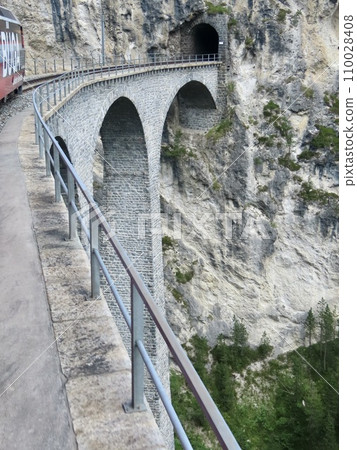 瑞士雷蒂亞鐵路阿爾布拉線最大亮點蘭德瓦塞爾大橋 瑞士雷蒂亞鐵路阿爾布拉線最大亮點蘭德瓦塞爾大橋 110028408