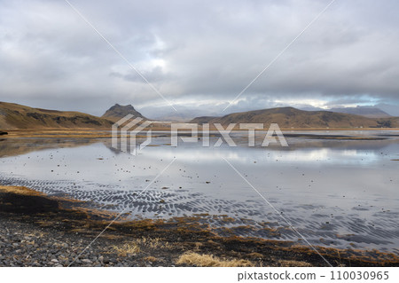Lake and mountains, Dyrholaey, south Iceland Lake and mountains, Dyrholaey, south Iceland 110030965