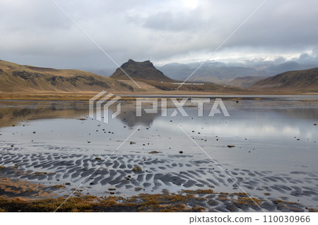 Lake and mountains, Dyrholaey, south Iceland Lake and mountains, Dyrholaey, south Iceland 110030966