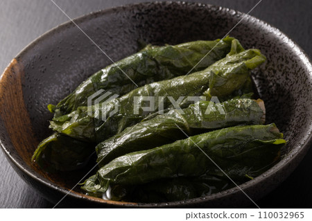 Shiso rolls pickled cucumber 110032965