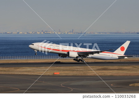 Government plane taking off, flying official residence Government plane taking off, flying official residence 110033268