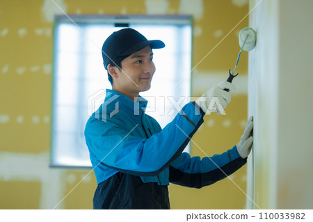 從事室內設計業的年輕人 110033982