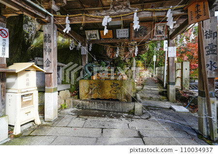 Tarobo Shrine (Tarobo Shrine/Aga Shrine) Ryu Shrine's Chozusha Tarobo Shrine (Tarobo Shrine/Aga Shrine) Ryu Shrine's Chozusha 110034937