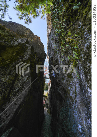 Tarobogu Shrine (Tarobo/Aga Shrine) Meotoiwa 110034958