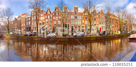 Amsterdam canal with dutch houses Amsterdam canal with dutch houses 110035251