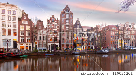 Amsterdam canal Herengracht at sunset 110035261