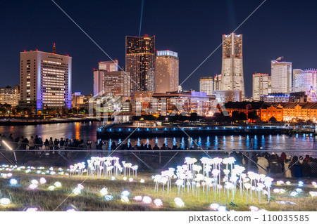 [Kanagawa Prefecture] Night view of Yokohama Minato Mirai/All offices lit x Yorunoyo 110035585