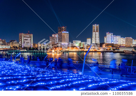 [Kanagawa Prefecture] Night view of Yokohama Minato Mirai/All offices lit x Yorunoyo 110035586