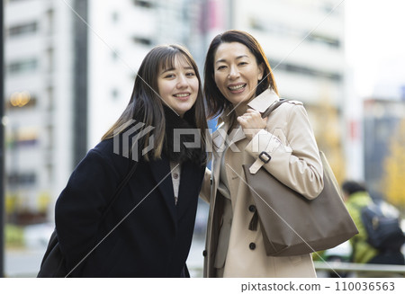 住在東京的一家人 110036563