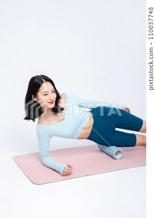 photo of a woman stretching using a hellse beauty foam roller 110037748