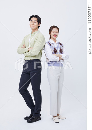 collaborative business photos of confident men and women 110037874