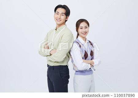 collaborative business photos of confident men and women 110037890