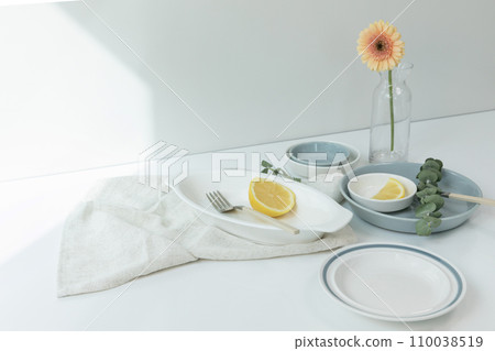 tableware styling photo image with vase 110038519