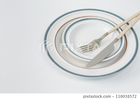 tableware and dish styling photo 110038572