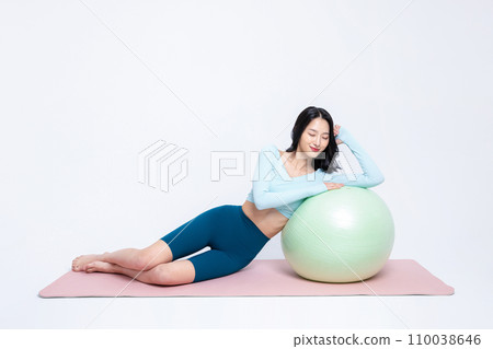 Healyh Beauty_woman leaning on a gym ball 110038646