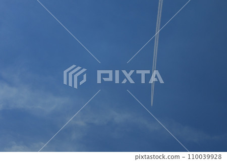 Summer blue sky and white clouds 110039928