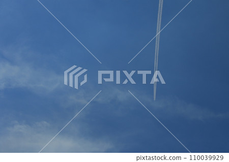 Summer blue sky and white clouds 110039929