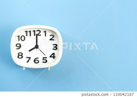 Clock time 8 o'clock 20 o'clock 8:00 20:00 Clock time 8 o'clock 20 o'clock 8:00 20:00 110042187