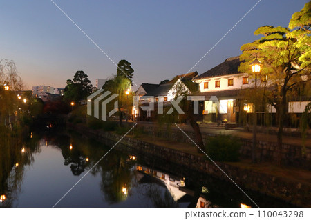 深秋黃昏的倉敷美觀地區：倉敷川沿岸（岡山縣倉敷市） 110043298