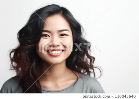 有著亞洲面孔的亞洲女性（正面/正面） 110043640