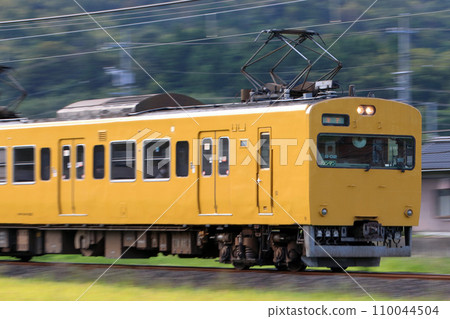 [JR-V] Hakubi Line 115 series (Niimi ⇔ Yonago) 110044504