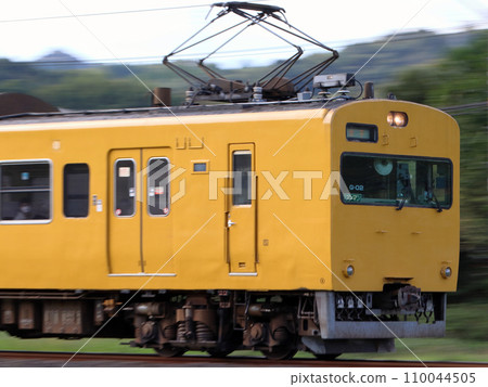 [JR-V] Hakubi Line 115 series (Niimi ⇔ Yonago) 110044505