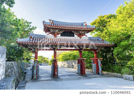 沖繩縣那霸市藍天和首里城守禮門 沖繩縣那霸市藍天和首里城守禮門 110046091