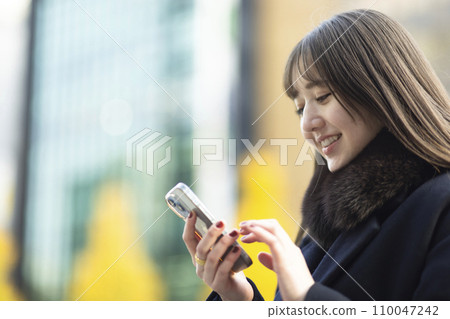 一位住在東京的年輕女子 110047242