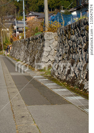 山腳下的石牆古民居村 110047974