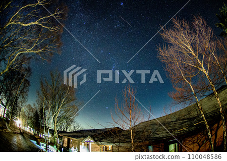 Geminid meteor shower falls on Yatsugatake Plateau 110048586