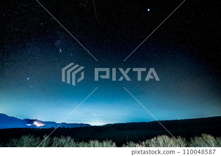 Geminid meteor shower falls on Yatsugatake Plateau 110048587