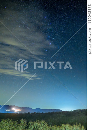 Geminid meteor shower falls on Yatsugatake Plateau 110048588