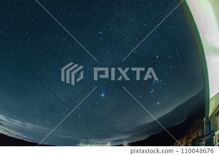 Geminid meteor shower falls on Yatsugatake Plateau 110048676