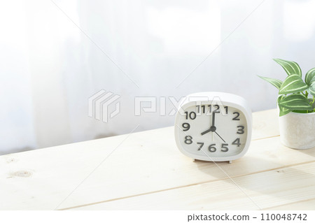 時鐘時間 8 點 早上 8:00 110048742