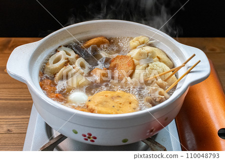 Oden made in a clay pot 110048793