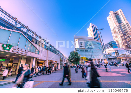 日本橫濱城市景觀十二月和後冠狀病毒......櫻木町站、橫濱地標塔等景觀。 日本橫濱城市景觀十二月和後冠狀病毒......櫻木町站、橫濱地標塔等景觀。 110049476