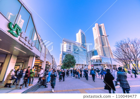 日本橫濱城市景觀十二月和後冠狀病毒......櫻木町站、橫濱地標塔等景觀。 日本橫濱城市景觀十二月和後冠狀病毒......櫻木町站、橫濱地標塔等景觀。 110049477