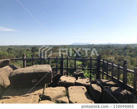 Koh Ker 遺址中的金字塔寺廟“Prasat Thom” Koh Ker 遺址中的金字塔寺廟“Prasat Thom” 110049868