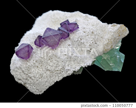 螢石原石八面體與母岩（螢石） 110050777