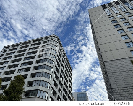 Landscape of cirrocumulus clouds and urban skyscrapers 110052836