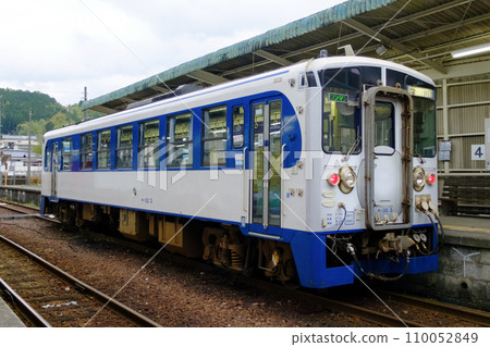 Railway hobby train (JR Shikoku Kiha 32 type diesel train) Railway hobby train (JR Shikoku Kiha 32 type diesel train) 110052849