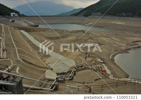 Kuriyama Dam embankment and dam lake Kuriyama Dam embankment and dam lake 110053321
