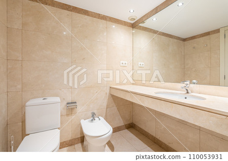 Toilet bidet and long unit with sink and large mirror 110053931