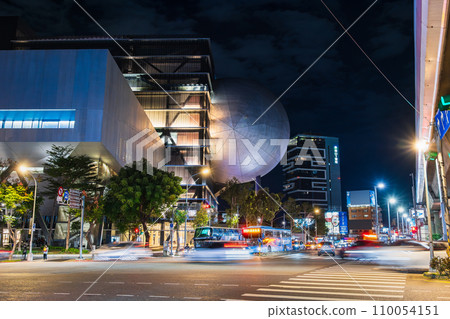 台灣： 距離士林夜市最近的車站：劍潭站 110054151