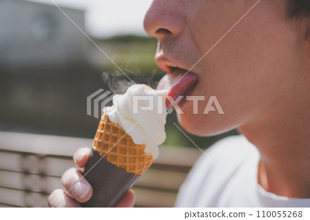 霜淇淋 冰淇淋 吃 110055268